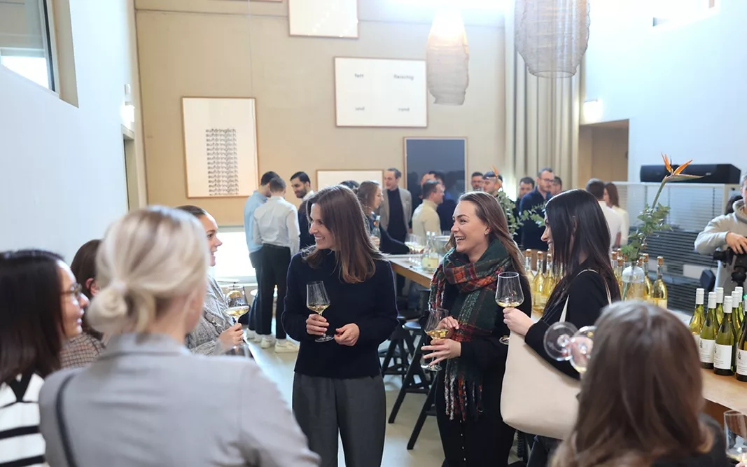 Gäste bei einem Firmenevent im club traube